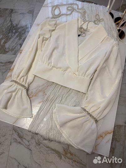 Роскошная атласная блузка (тренд 2025)