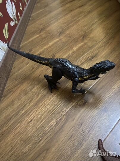 Игрушечный динозавр