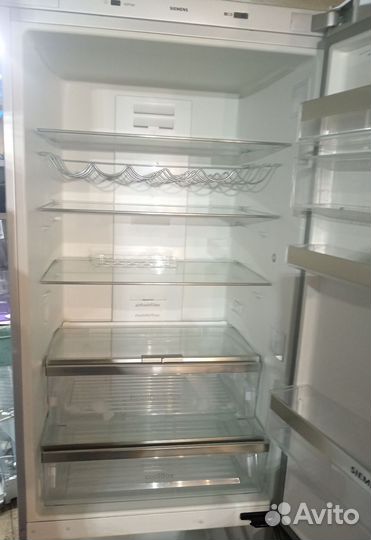 Полки,ящики,комплектация из холодильника siemens