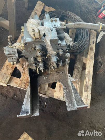 Гидрораспределитель Hitachi ZX330