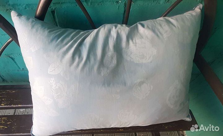 Подушка пуховая 70 70