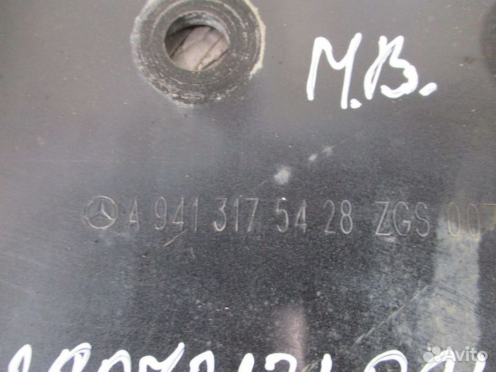 Кронштейн усилителя бампера правый Mercedes-Benz A