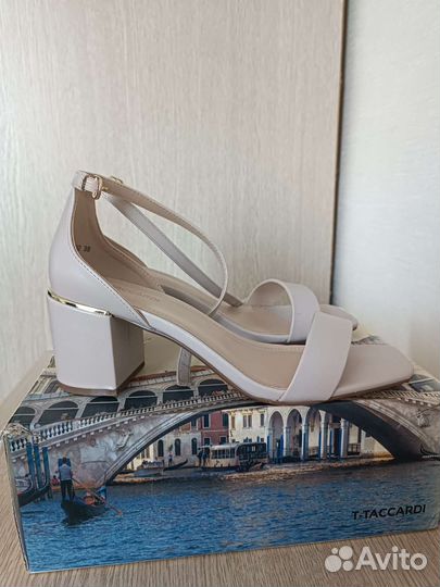 Босоножки женские