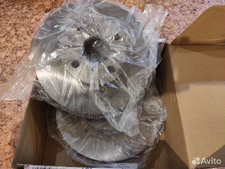 Тормозной диск передний на Toyota Corolla