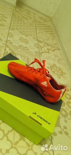 Футбольные бутсы adidas