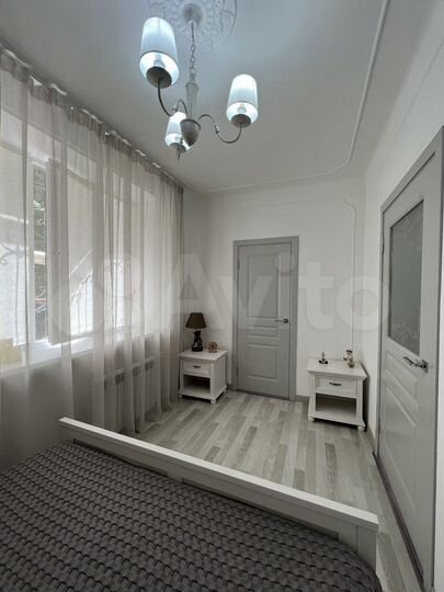 2-к. квартира, 43 м², 1/3 эт.