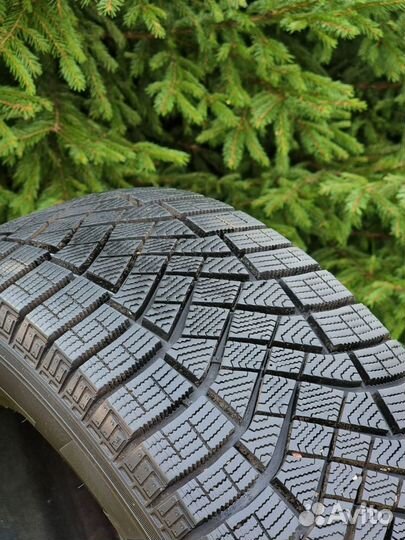 Pirelli Ice Zero FR 225/60 R18 104T