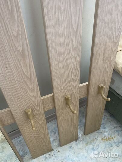 Зеркало и вешалка для одежды в прихожую