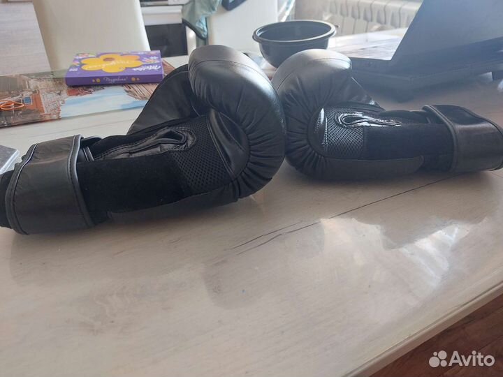 Боксерские перчатки