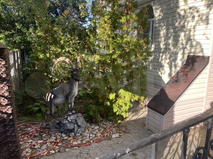 Дом 605 м² на участке 1,5 га