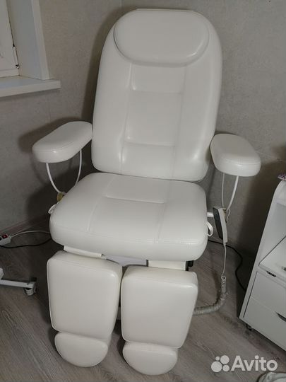 Педикюрное кресло с электроприводом