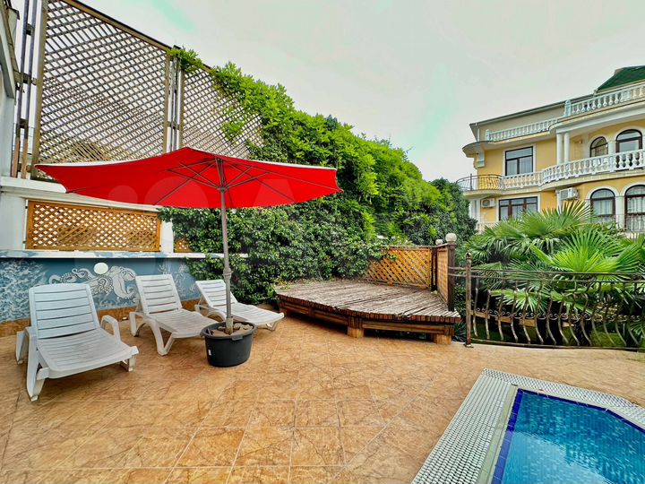 Дом 520 м² на участке 8 сот.