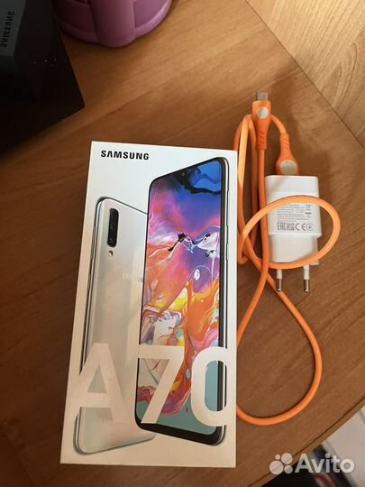 Телефон Samsung А70