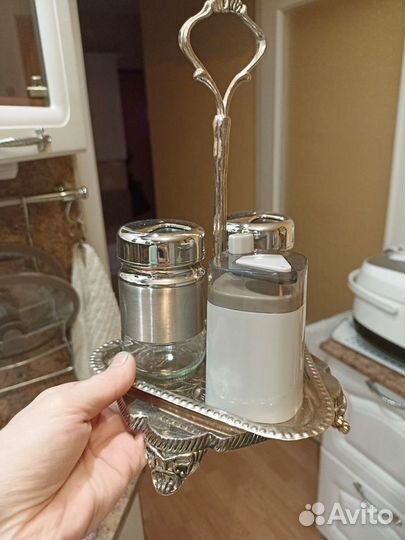 Подставка с баночками для специй