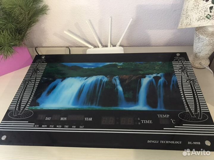 Часы электронные настенные