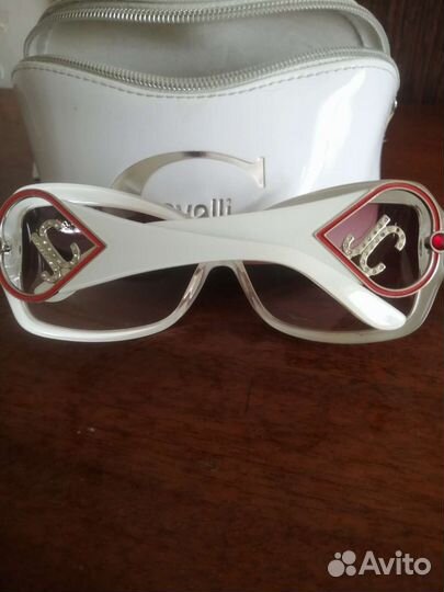 Солнцезащитные очки женские брендовые