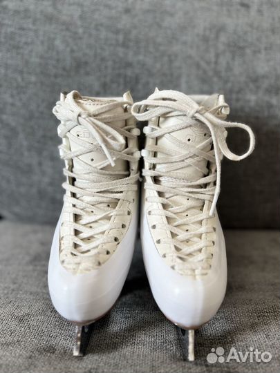 Фигурные коньки edea