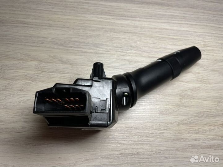 Переключатель стеклоочистителя лобового стекла