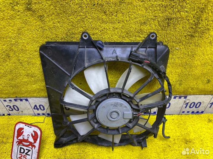 Диффузор радиатора передний правый Honda Fit