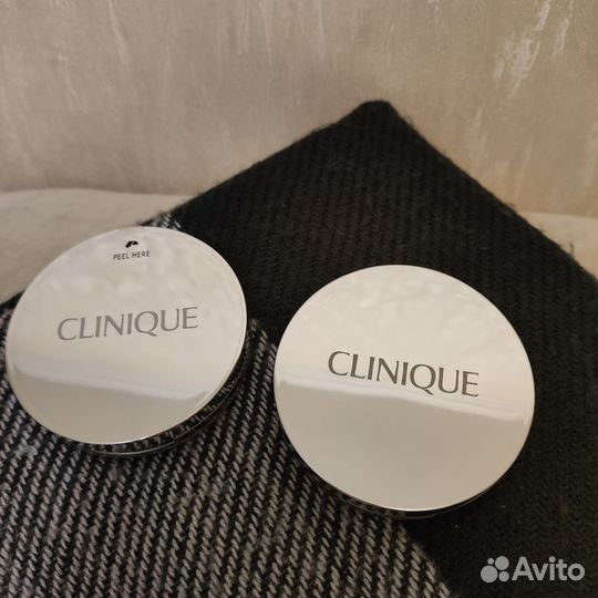 Футляр от пудры Clinique