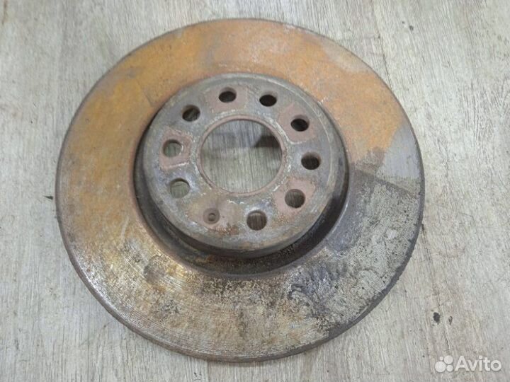 Диск тормозной передний Volkswagen Passat B6 BZB