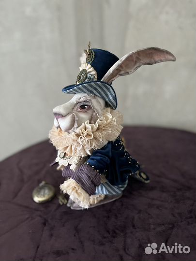 Белый кролик из 