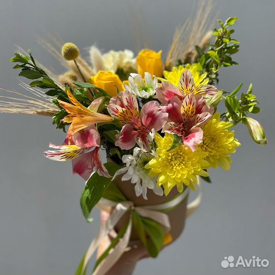 Цветы композиции в шляпной коробке