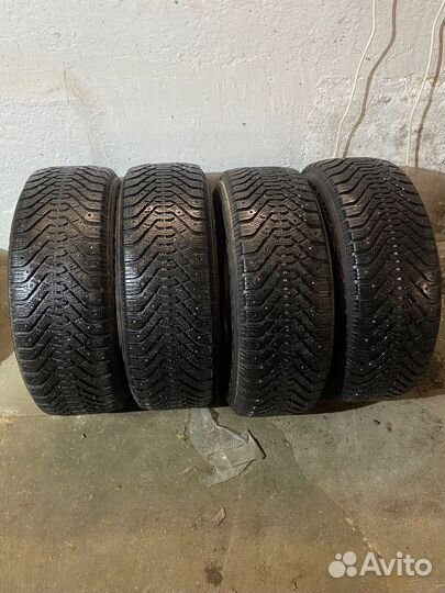 Goodyear UltraGrip 500 215/60 R16