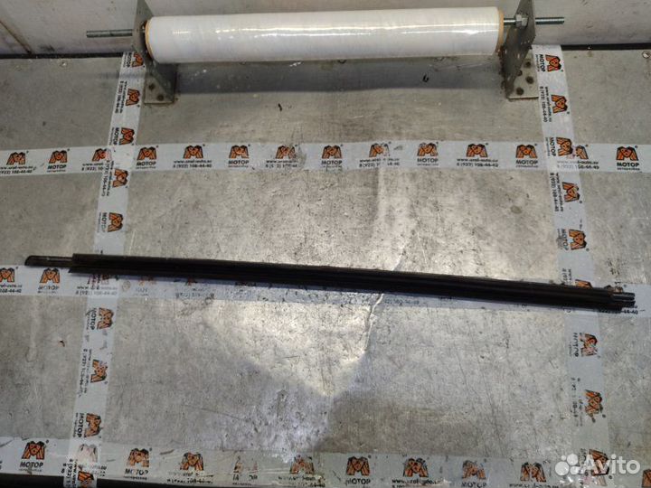 Накладка стекла передняя правая Toyota Corolla E12