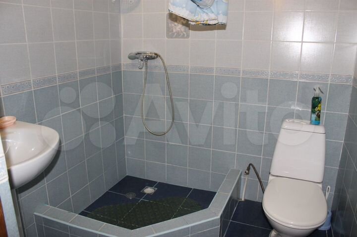 Комната 35 м² в 7-к., 1/2 эт.