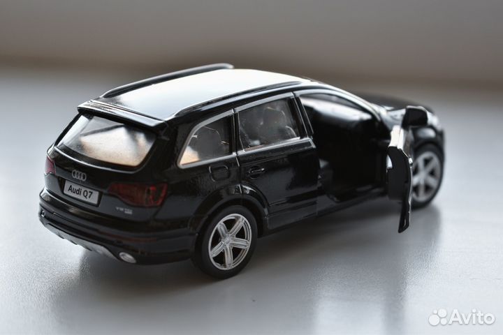 Модель машины Audi q7