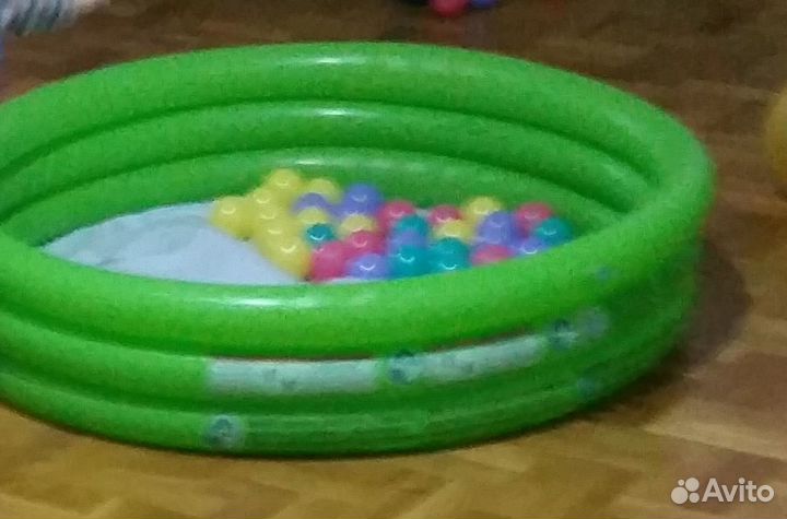 Детский надувной бассейн