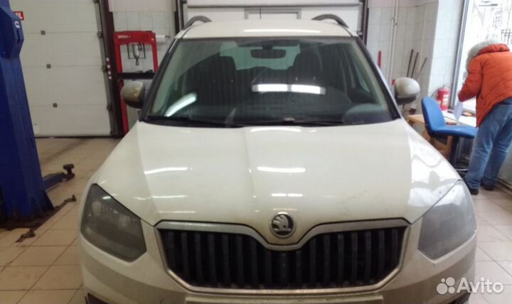 Лобовое стекло skoda yeti с молдингом