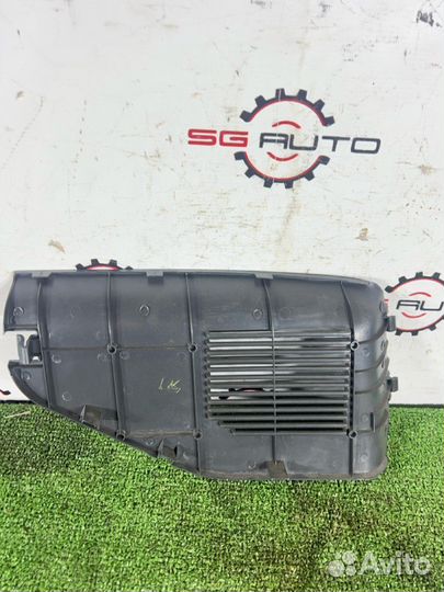 Заглушка обшивки багажника задняя левая Toyota