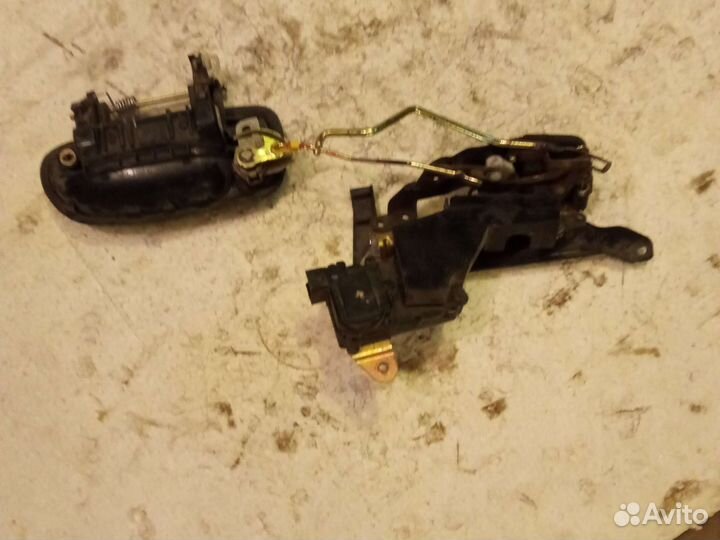 Замок двери передней правой Hyundai Accent