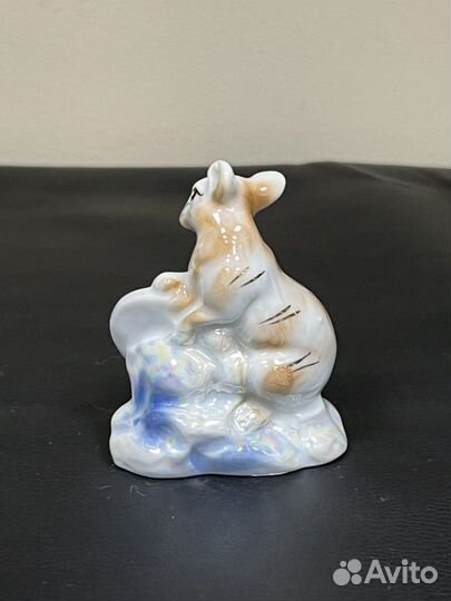 Статуэтка Крыса с монетой