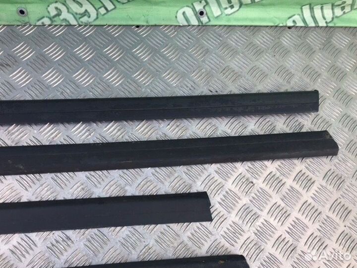 Накладки дверей Mercedes-Benz 190E W201 M102.921