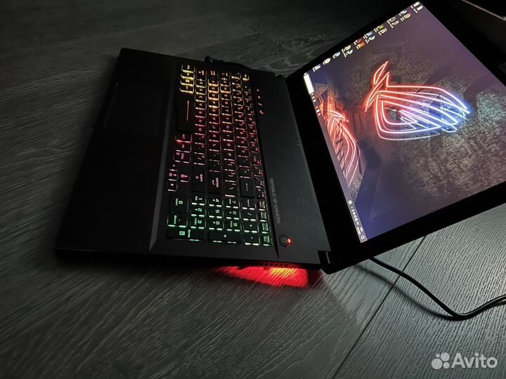 Игровой ноутбук Asus rog i7-8gen GTX 1070 8gb