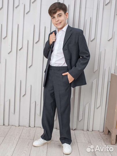 Школьный костюм новый 152 и 158