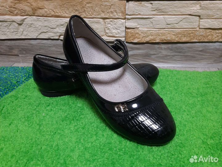 Туфли на девочку черные