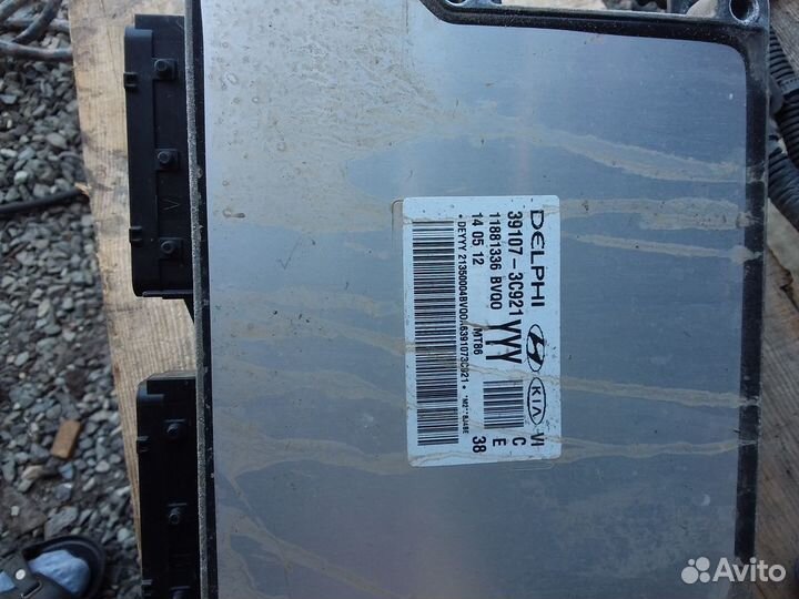 Блок управления двигателем Hyundai 39107-3C921