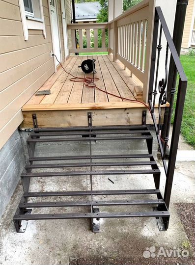Лестница г-образная на дачу