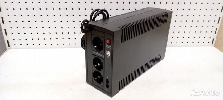 Ибп CyberPower UT1050E 1050VA Line-Interactive