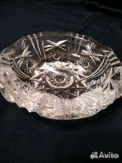 Продаю хрустальную пепельницу