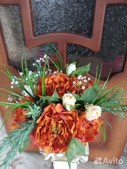 Композиция из цветов для декора