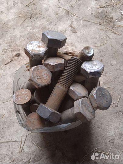 Болт на плуг