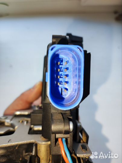 Замок зад. двери VW Touareg 3D4839015 и 3D4839016