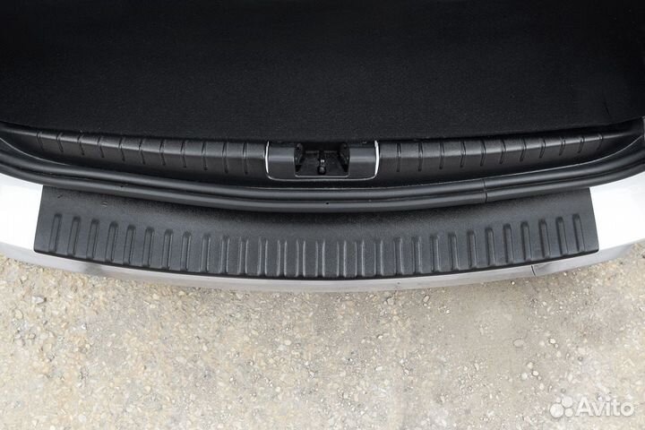 Накладка в проем багажника Рено Дастер
