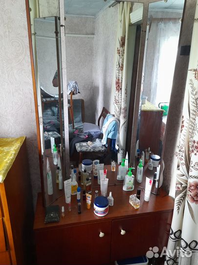 Трюмо с зеркалом