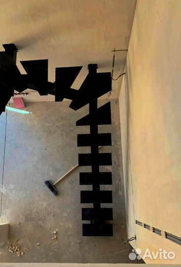 Лестница для коттеджа на заказ